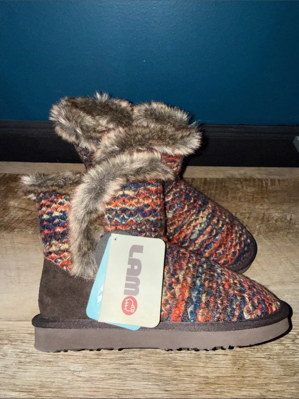 Size 5 Lamo Boot with Faux Fur Lining